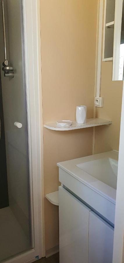 Mobil Home Climatise 6 Personnes La Roque d'Antheron Bagian luar foto